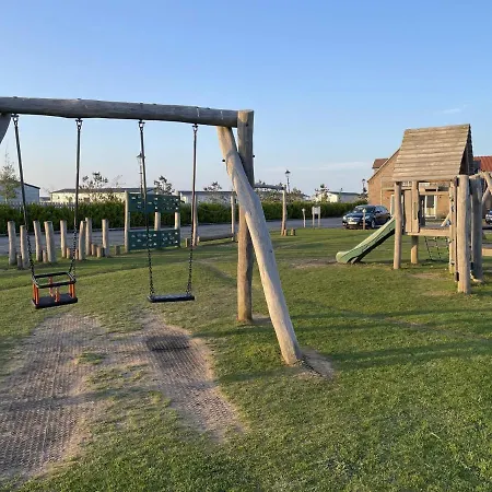 New England - Part Of The The Bay Village With Pool, Gym And Direct Access, Pub, Restaurant, Tennis And Meadows Walks 法利