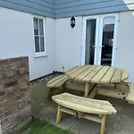 New England - Part Of The The Bay Village With Pool, Gym And Direct Access, Pub, Restaurant, Tennis And Meadows Walks Filey