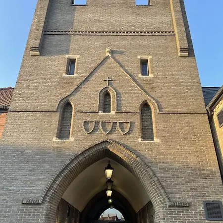 New England - Part Of The The Bay Village With Pool, Gym And Direct Access, Pub, Restaurant, Tennis And Meadows Walks 法利