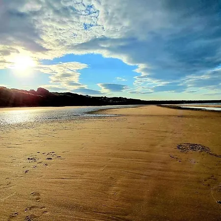 New England - Part Of The The Bay Village With Pool, Gym And Direct Access, Pub, Restaurant, Tennis And Meadows Walks 度假居 *