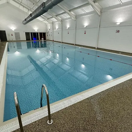 New England - Part Of The The Bay Village With Pool, Gym And Direct Access, Pub, Restaurant, Tennis And Meadows Walks *