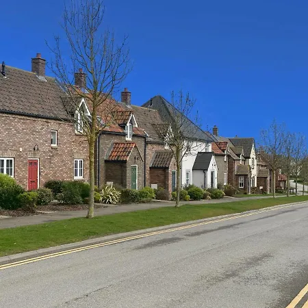 New England - Part Of The The Bay Village With Pool, Gym And Direct Access, Pub, Restaurant, Tennis And Meadows Walks 度假居