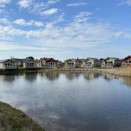 New England - Part Of The The Bay Village With Pool, Gym And Direct Access, Pub, Restaurant, Tennis And Meadows Walks 度假居 *