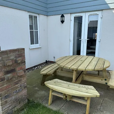 New England - Part Of The The Bay Village With Pool, Gym And Direct Access, Pub, Restaurant, Tennis And Meadows Walks Filey