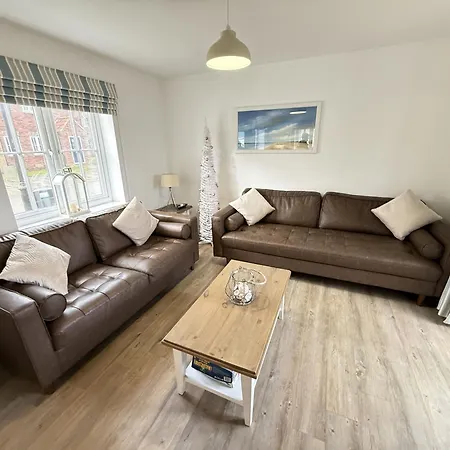 New England - Part Of The The Bay Village With Pool, Gym And Direct Access, Pub, Restaurant, Tennis And Meadows Walks