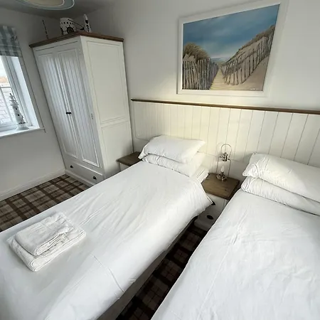 New England - Part Of The The Bay Village With Pool, Gym And Direct Access, Pub, Restaurant, Tennis And Meadows Walks Dom wakacyjny