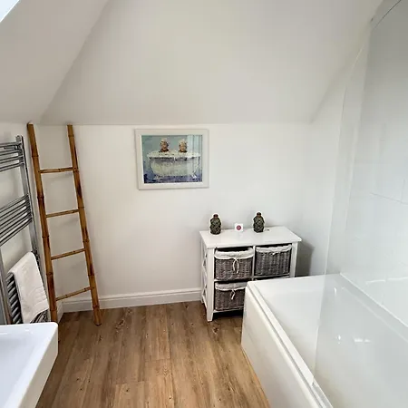 New England - Part Of The The Bay Village With Pool, Gym And Direct Access, Pub, Restaurant, Tennis And Meadows Walks 度假居