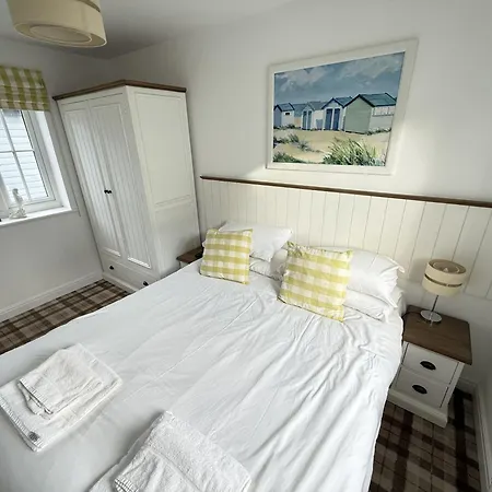 New England - Part Of The The Bay Village With Pool, Gym And Direct Access, Pub, Restaurant, Tennis And Meadows Walks 度假居