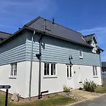 New England - Part Of The The Bay Village With Pool, Gym And Direct Access, Pub, Restaurant, Tennis And Meadows Walks Feriehus *