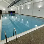 New England - Part Of The The Bay Village With Pool, Gym And Direct Access, Pub, Restaurant, Tennis And Meadows Walks *