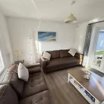 New England - Part Of The The Bay Village With Pool, Gym And Direct Access, Pub, Restaurant, Tennis And Meadows Walks * Filey