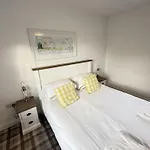 New England - Part Of The The Bay Village With Pool, Gym And Direct Access, Pub, Restaurant, Tennis And Meadows Walks Feriehus