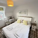 New England - Part Of The The Bay Village With Pool, Gym And Direct Access, Pub, Restaurant, Tennis And Meadows Walks Feriehus