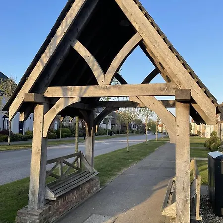 Дом отдыха New England - Part Of The The Bay Village With Pool, Gym And Direct Access, Pub, Restaurant, Tennis And Meadows Walks